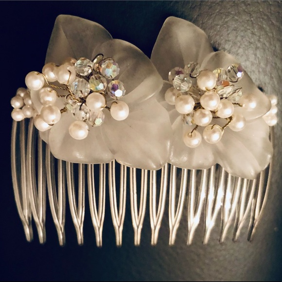 Newman Marcus 2 asymmetric Gold hinged 4” cuff bracelets. - Picture 14 of 16